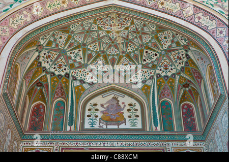 La conception islamique de Ganesh Pol, Ganesh Gate, au Fort Amber un Rajput fort construit au xvie siècle à Jaipur, Rajasthan, Inde Banque D'Images