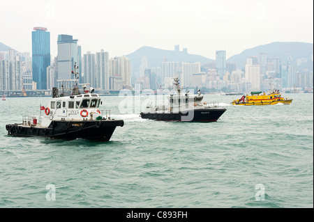 La police maritime et de sauvetage lance la recherche de personne disparue dans la région de Victoria Harbour Kowloon Hong Kong Chine Asie Banque D'Images