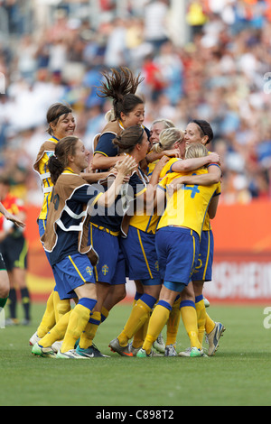 Les joueurs célèbrent après avoir battu la Suède France dans le 2011 Coupe du Monde féminine de la fifa la troisième place match de football. Banque D'Images