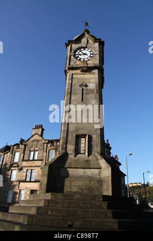 Ville de Stirling, Écosse. Pont de la tour de l'horloge (ou Bayne Tour de l'horloge) au rond-point des douanes. Banque D'Images