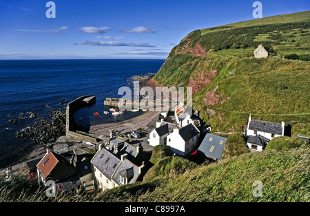 L'ancien village de pêcheurs de Pennan sur la rive nord de l'Aberdeenshire dans le nord-est de l'Ecosse Banque D'Images