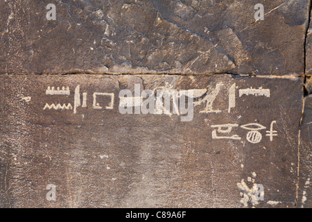 Inscription au Wadi Hammamat, désert de l'Est, les collines de la mer Rouge, Egypte, Afrique du Nord Banque D'Images