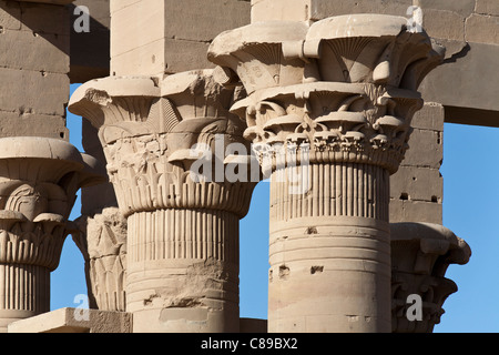 Top dans la colonne de l'empereur Trajan Kiosque,Temple d'Isis à Philae, Île Aglika, Assouan Haute Egypte Banque D'Images