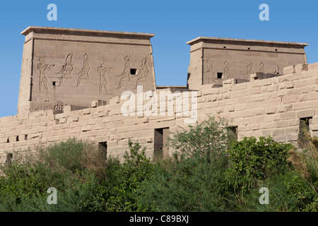 Pylônes au Temple d'Isis à Philae, Île Aglika, Assouan Haute Egypte Banque D'Images