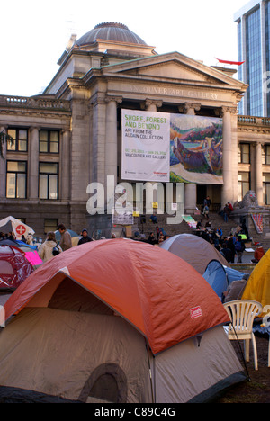 Les manifestants occupent tentes au rassemblement à Vancouver avant de la Vancouver Art Gallery, Vancouver, Colombie-Britannique, Canada. Banque D'Images