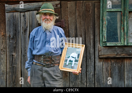 Portrait d'un vieil homme en Moldavie, Roumanie Banque D'Images