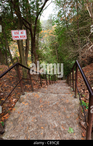 Utilisez à vos risques forte spirale Stepping Stones Banque D'Images