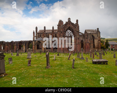 Ruines de l'abbaye de Melrose fondée par des moines Cisterciens en 1136 Scottish Borders Banque D'Images