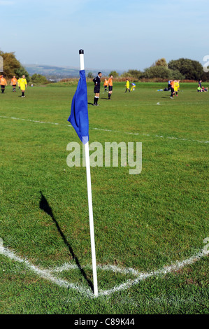 Match de football amateur à Outwood Road champs, Radcliffe, Greater Manchester, Angleterre. Photo par Paul Heyes, Octobre, 2011. Banque D'Images