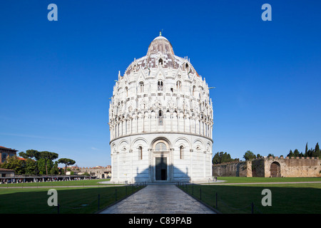 Italie, Toscane, Pise, la Piazza dei Miracoli, vue du baptistère Banque D'Images