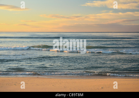 L'Australie, Nouvelle Galles du sud, vue sur la plage, de Bermagui au crépuscule Banque D'Images