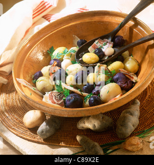 Salade de pommes de terre entières Banque D'Images