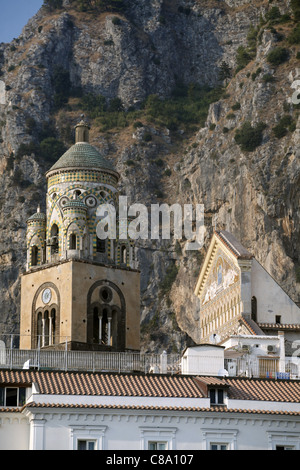 Clocher de la cathédrale d'AMALFI AMALFI DRIVE LE SUD DE L'ITALIE LE 16 SEPTEMBRE 2011 Banque D'Images