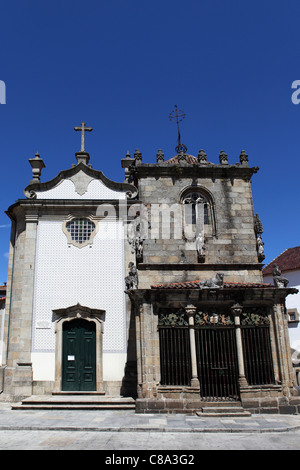 L'Igreja de São João do Souto (église dédiée à St John) et la chapelle Coimbras à Braga, Portugal. Banque D'Images