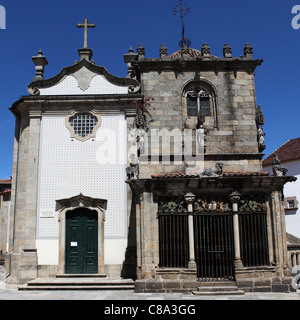 L'église de São João do Souto et Coimras voisins sur la chapelle de Santa Cruz à Braga, Portugal. Banque D'Images