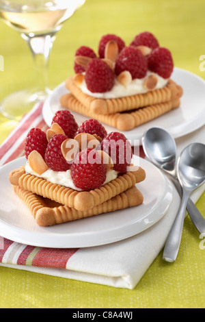 Tartelettes aux framboises et citron Banque D'Images