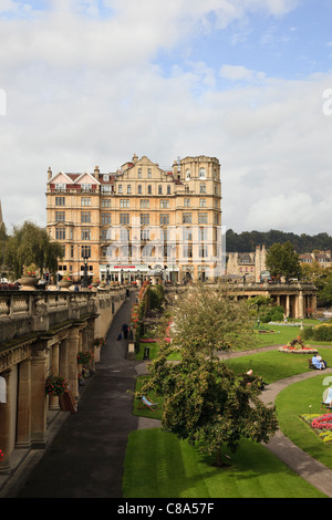 Vue de l'ancien Empire de l'ensemble de l'hôtel Somerset Bath Parade Gardens England UK Grande-Bretagne Banque D'Images