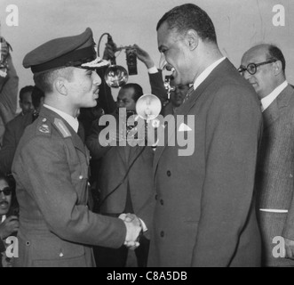 GAMAL Abdel Nasser (exposition Modern Chairs 1918-1970), deuxième Président de l'Égypte à droite avec le Roi Hussein de Jordanie Banque D'Images