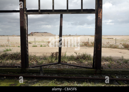 Vue du Laboratoire d'essai atomique, Orford Ness National Nature Reserve, sur le patrimoine du Suffolk Coast, East Anglia, Royaume-Uni Banque D'Images