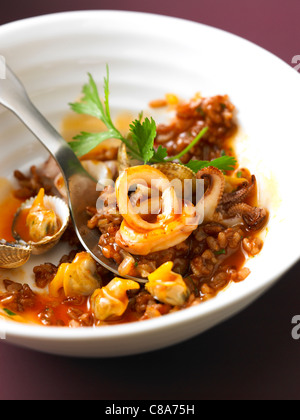 Risotto aux fruits de mer rouge Banque D'Images