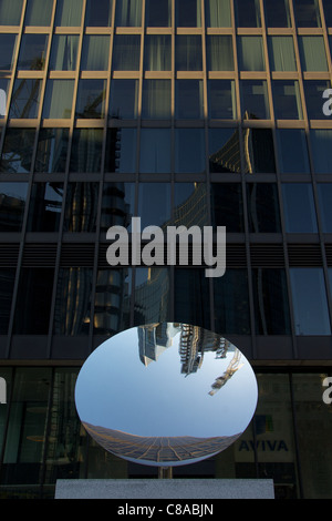 Anish Kapoor's Sky Mirror en Cour d'Aviva, Londres Banque D'Images