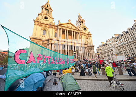 'Occupy London Stock Exchange' manifestation devant la Cathédrale St Paul, London, England, UK Banque D'Images