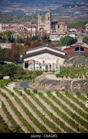 Marqués de Riscal Winery de vignes et de l'Église, l'Alava province, Elciego, Rioja, Espagne 110795 Espagne Banque D'Images