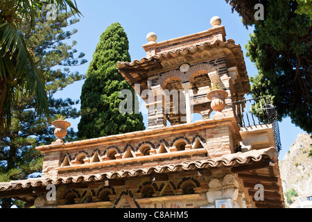 Un bâtiment à Trevelyan jardins publics, Villa Comunale, Via Bagnoli Croce, Taormina, Sicile, Italie Banque D'Images