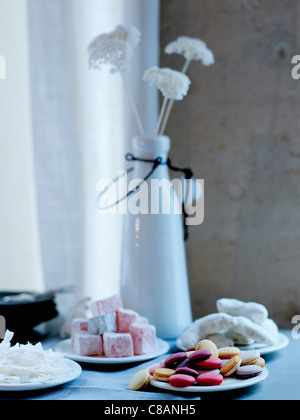 Loukoums, macarons, Cornes de gazelle et flocons de noix de coco Banque D'Images