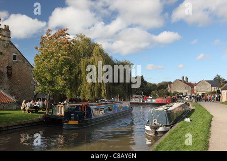 Le canal Kennet et Avon, Bradford on Avon, Wiltshire, Angleterre, Royaume-Uni Banque D'Images