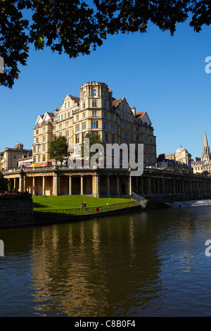 Abbey Hotel à côté de Pulteney Bridge, baignoire, Avon, England, UK Baignoire Banque D'Images