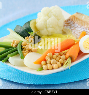 L'aïoli de cabillaud et de légumes pochés Banque D'Images