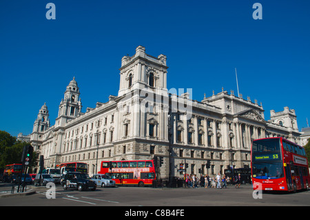 Le trafic à la place du parlement central London England UK Europe Banque D'Images