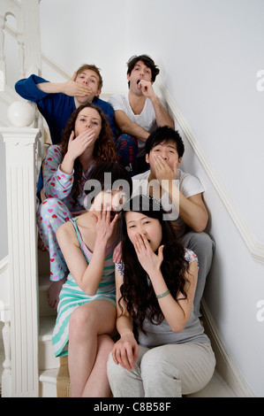 Portrait de groupe de jeunes amis de bâiller Banque D'Images