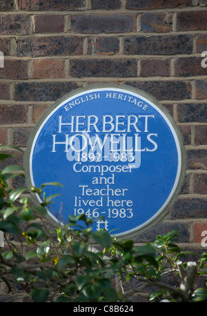 English Heritage blue plaque marquant une maison de compositeur et professeur Herbert Howells, Barnes, au sud-ouest de Londres, Angleterre Banque D'Images