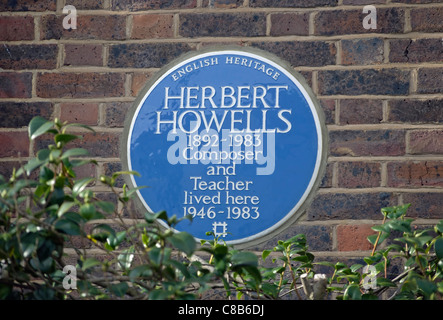 English Heritage blue plaque marquant une maison de compositeur et professeur Herbert Howells, Barnes, au sud-ouest de Londres, Angleterre Banque D'Images