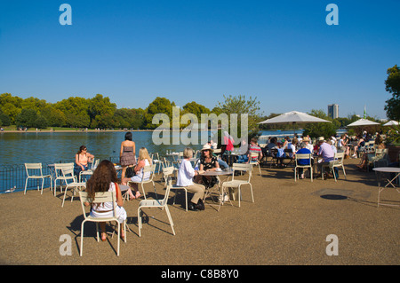 Le Lido Café bar à la Serpentine Lake Hyde Park Londres Angleterre Royaume-Uni Europe centrale Banque D'Images