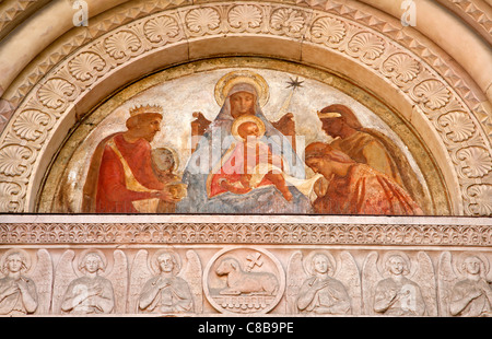 Milan - fresque de la Vierge Marie du portail principal de l'église San Lorenzo Banque D'Images