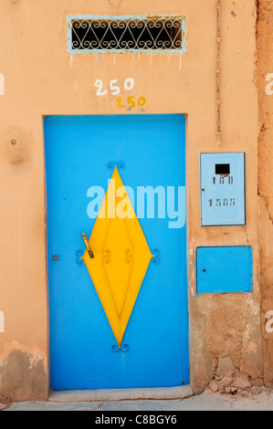 Porte dans la Medina, Tiznit, Maroc Banque D'Images