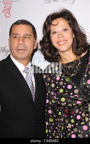 David Paterson, Michelle Paterson aux arrivées de l'Ange Ball pour Gabrielle's Angel Foundation pour la recherche contre le cancer, le Restaurant Cipriani Wall Street, New York, NY, le 17 octobre 2011. Photo par : Kristin Callahan/Everett Collection Banque D'Images