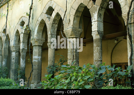 Monastère médiéval de San Franceso Sorrento Banque D'Images