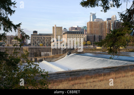 La région de Saint Anthony Falls de Mississippi River dans le centre-ville de Minneapolis au Minnesota Banque D'Images