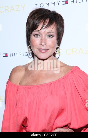 Amanda Mealing aux arrivées comme un fou pour Premiere, monument's Sunshine Théâtres, New York, NY, le 18 octobre 2011. Photo par : Andres Otero/Everett Collection Banque D'Images