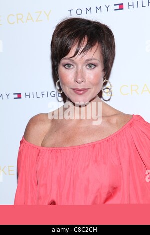 Amanda Mealing aux arrivées comme un fou pour Premiere, monument's Sunshine Théâtres, New York, NY, le 18 octobre 2011. Photo par : Andres Otero/Everett Collection Banque D'Images