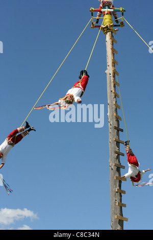 Papantla circulaires. Célébration rituelle au Mexique. Banque D'Images