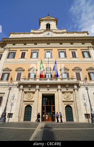 Le Palazzo Montecitorio à Rome, Italie, le bâtiment du parlement italien. Banque D'Images