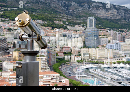 Vue inhabituelle du port de Monaco et d'un télescope Banque D'Images