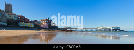 Cromer jetée et plage avec reflets Norfolk East Anglia Angleterre UK GB Europe Banque D'Images