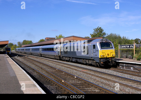 67015 appels à Leamington Spa avec 1H32 10:55 Birmingham Moor Street - Marylebone Chiltern Railways 'Mainline' service le 27/09/11. Banque D'Images