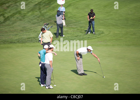 ProAm Golf Tournament - Rafa Nadal analyse le mouvement suivant Banque D'Images